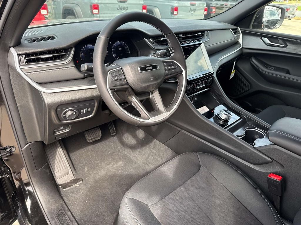 2025 Jeep Grand Cherokee GRAND CHEROKEE L LAREDO 4X2