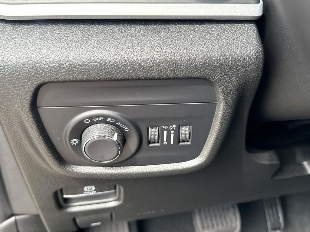 2025 Jeep Grand Cherokee GRAND CHEROKEE L LAREDO 4X2