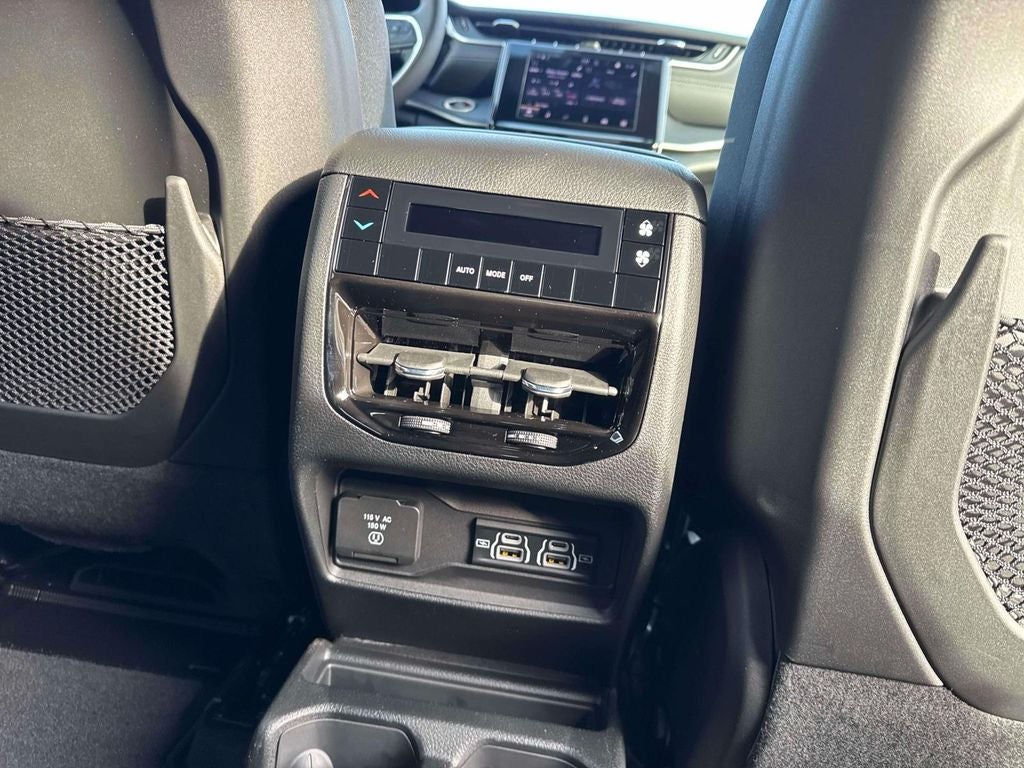 2025 Jeep Grand Cherokee GRAND CHEROKEE L LAREDO 4X2