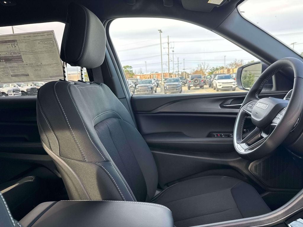 2025 Jeep Grand Cherokee GRAND CHEROKEE L LAREDO 4X2