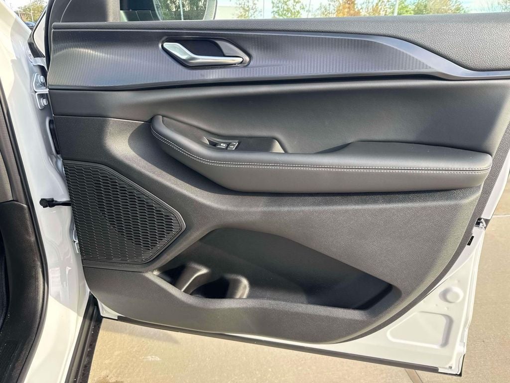 2025 Jeep Grand Cherokee GRAND CHEROKEE L LAREDO 4X2