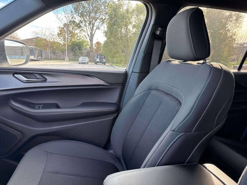 2025 Jeep Grand Cherokee GRAND CHEROKEE L LAREDO 4X2