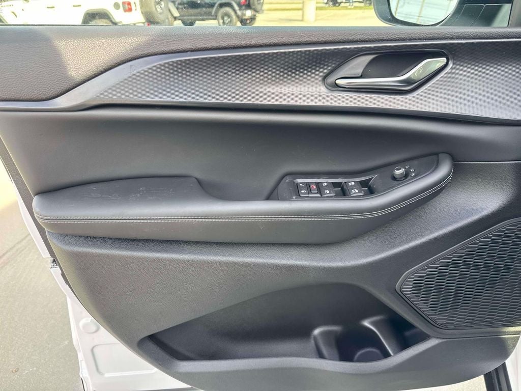 2025 Jeep Grand Cherokee GRAND CHEROKEE L LAREDO 4X2