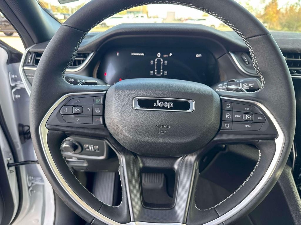 2025 Jeep Grand Cherokee GRAND CHEROKEE L LAREDO 4X2