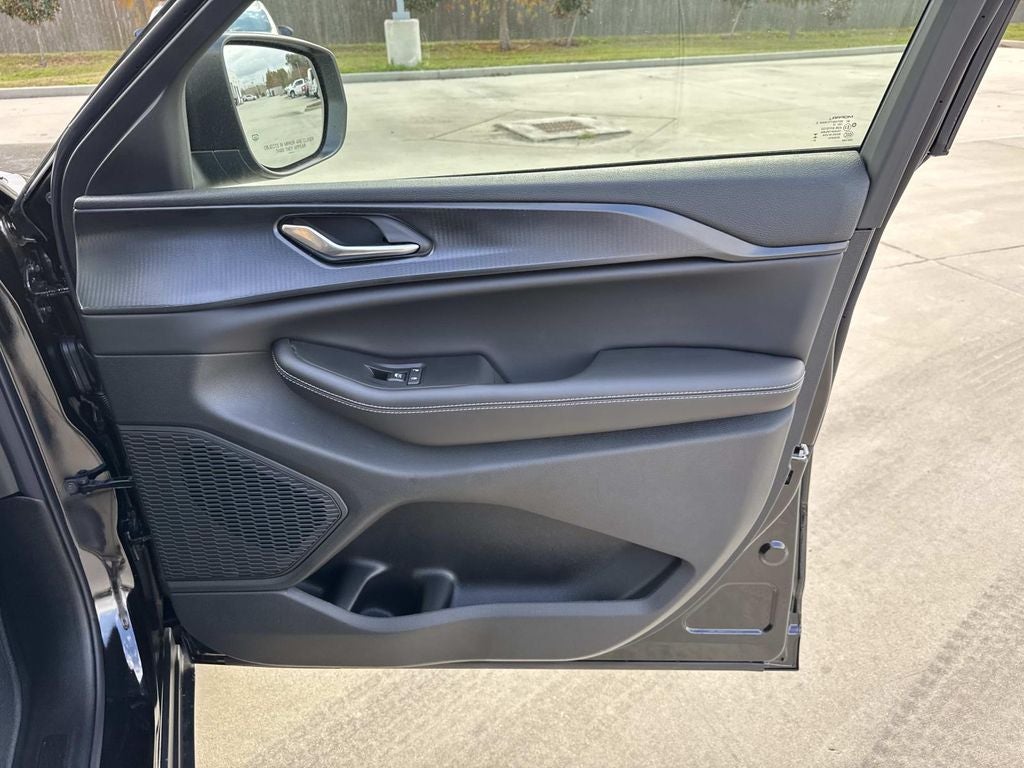 2025 Jeep Grand Cherokee GRAND CHEROKEE L LAREDO 4X2