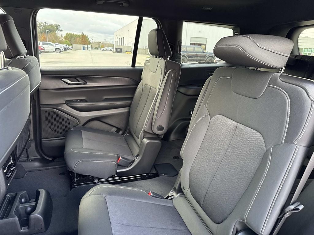 2025 Jeep Grand Cherokee GRAND CHEROKEE L LAREDO 4X2