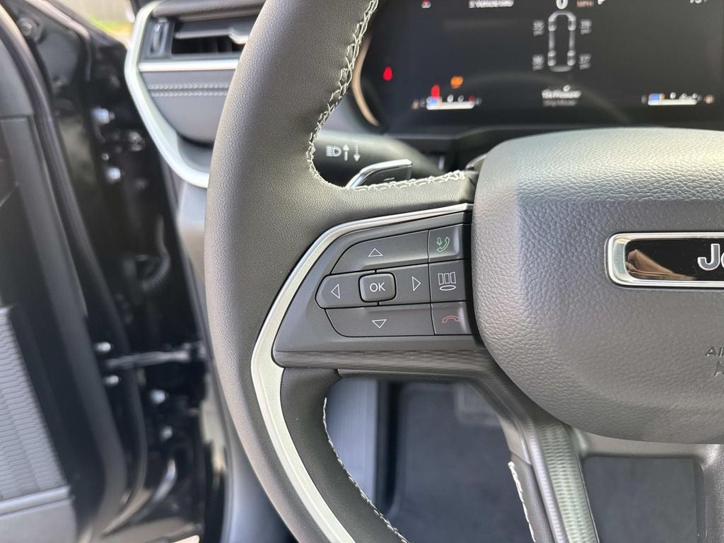 2025 Jeep Grand Cherokee GRAND CHEROKEE L LAREDO 4X2