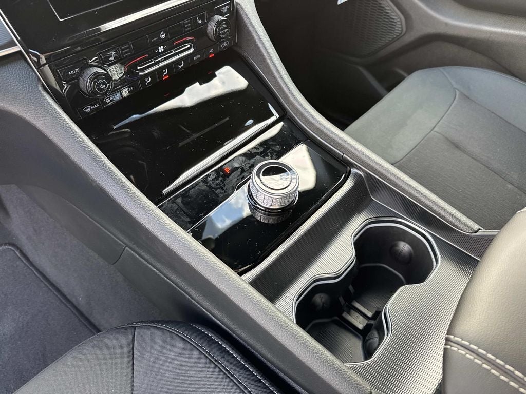 2025 Jeep Grand Cherokee GRAND CHEROKEE L LAREDO 4X2