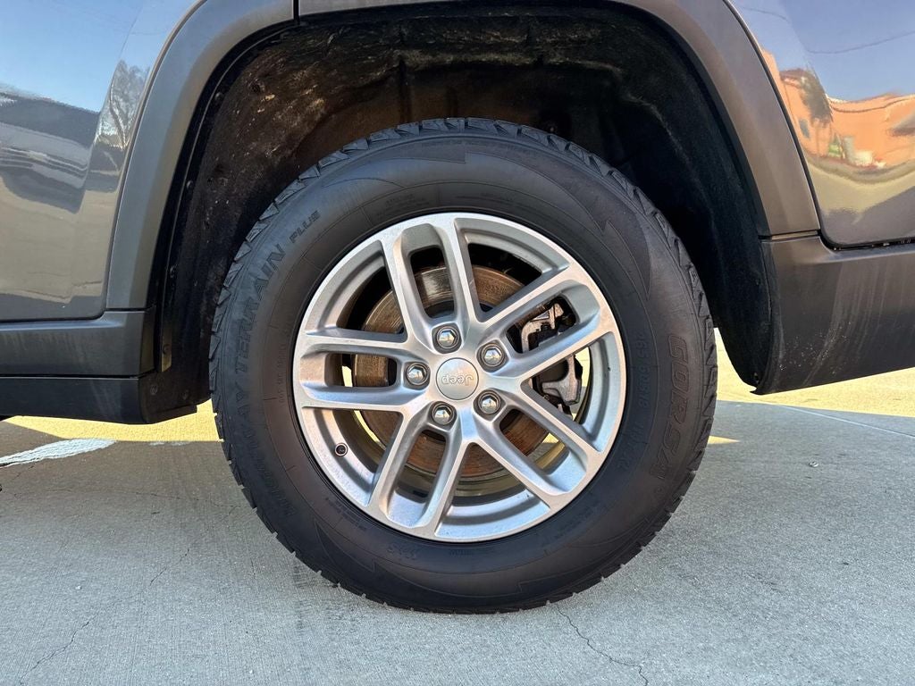 2023 Jeep Grand Cherokee L Laredo 4x2