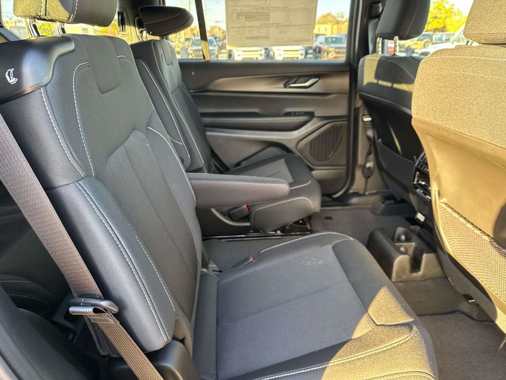 2025 Jeep Grand Cherokee GRAND CHEROKEE L LAREDO 4X2