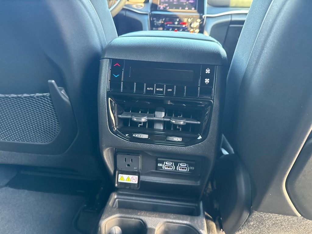 2025 Jeep Grand Cherokee GRAND CHEROKEE L LAREDO 4X2