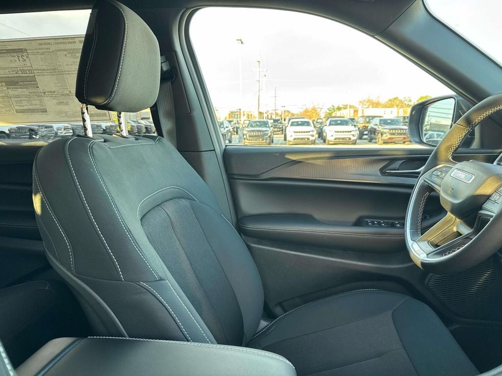 2025 Jeep Grand Cherokee GRAND CHEROKEE L LAREDO 4X2