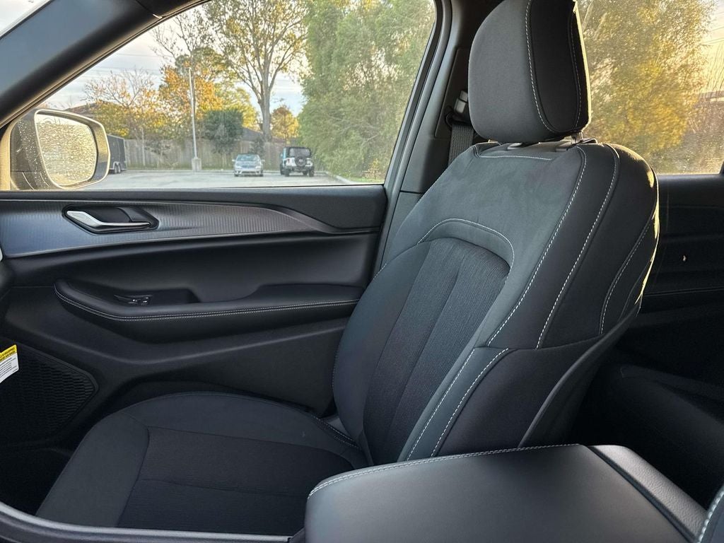 2025 Jeep Grand Cherokee GRAND CHEROKEE L LAREDO 4X2