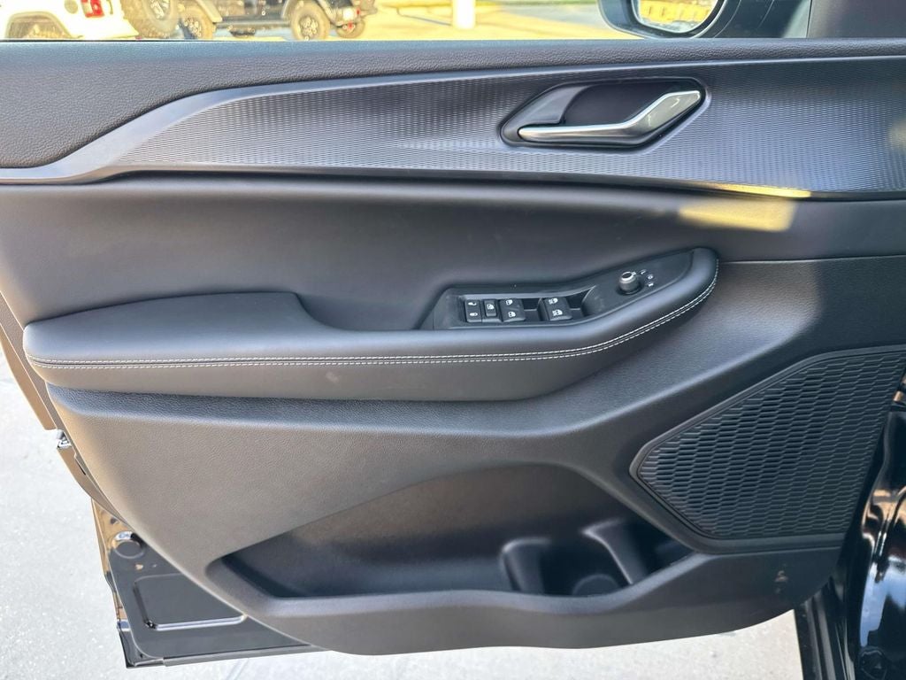 2025 Jeep Grand Cherokee GRAND CHEROKEE L LAREDO 4X2