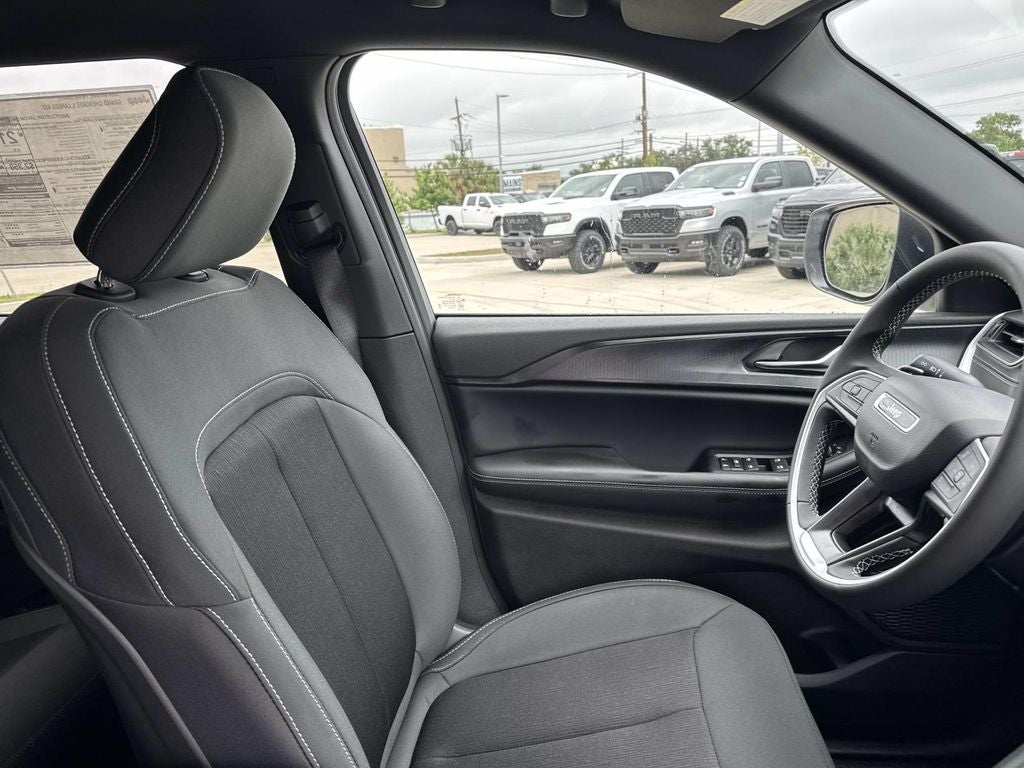 2026 Jeep Grand Cherokee GRAND CHEROKEE L LAREDO 4X2