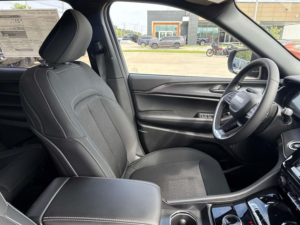 2025 Jeep Grand Cherokee GRAND CHEROKEE L LAREDO 4X2