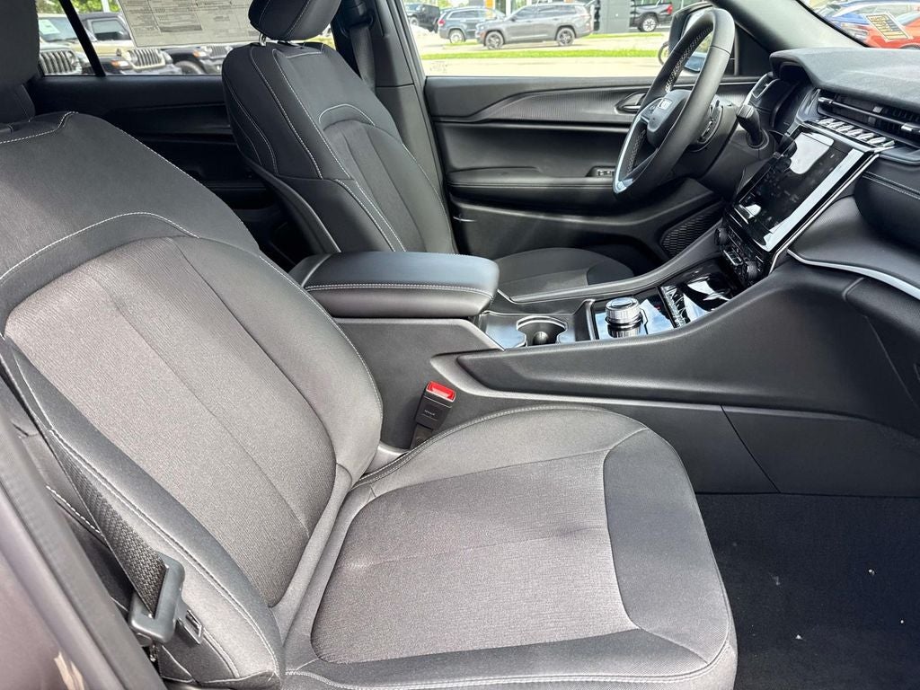 2025 Jeep Grand Cherokee GRAND CHEROKEE L LAREDO 4X2