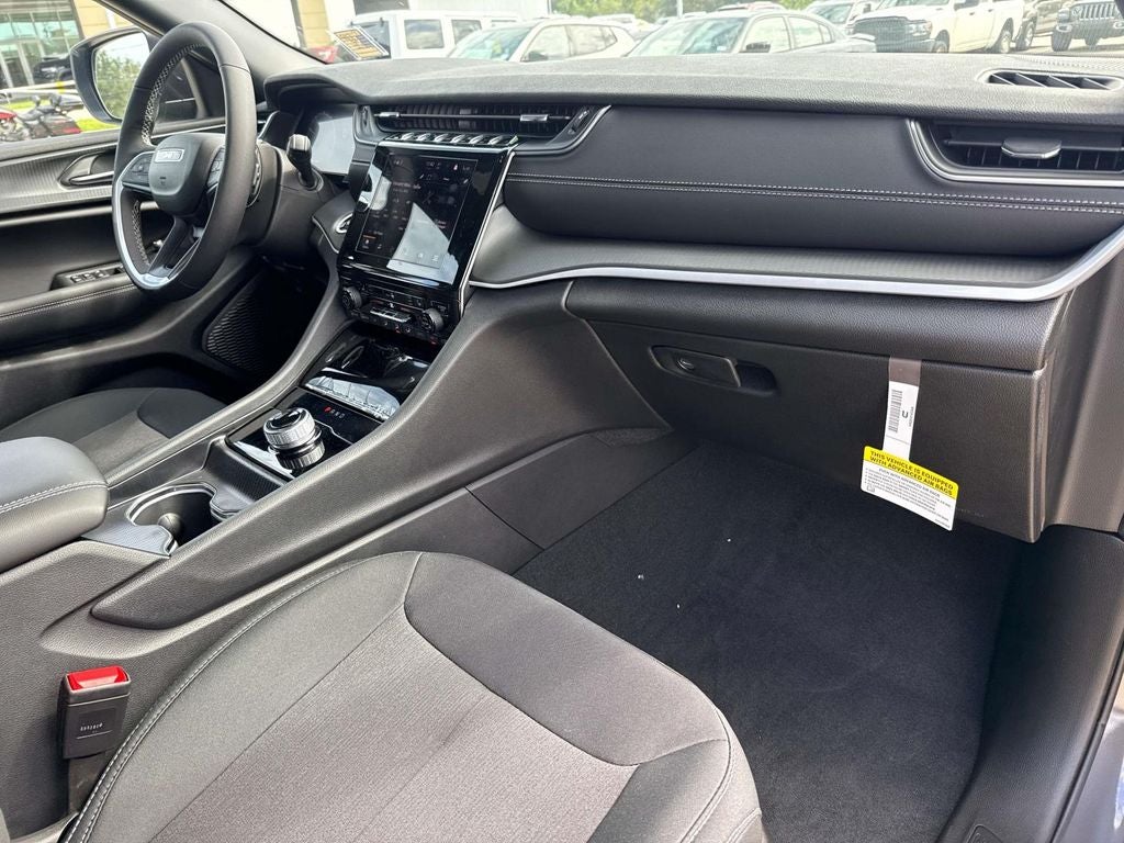 2025 Jeep Grand Cherokee GRAND CHEROKEE L LAREDO 4X2