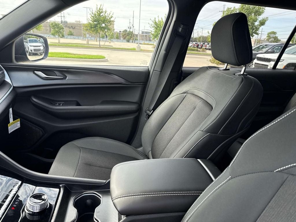 2025 Jeep Grand Cherokee GRAND CHEROKEE L LAREDO 4X2