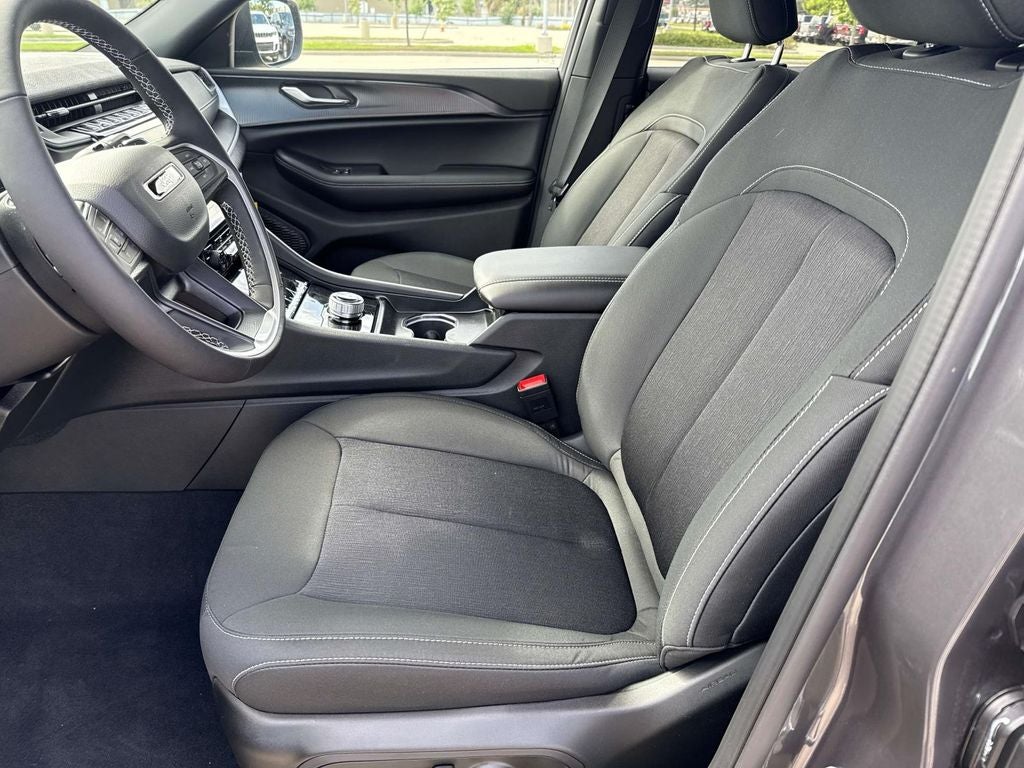 2025 Jeep Grand Cherokee GRAND CHEROKEE L LAREDO 4X2