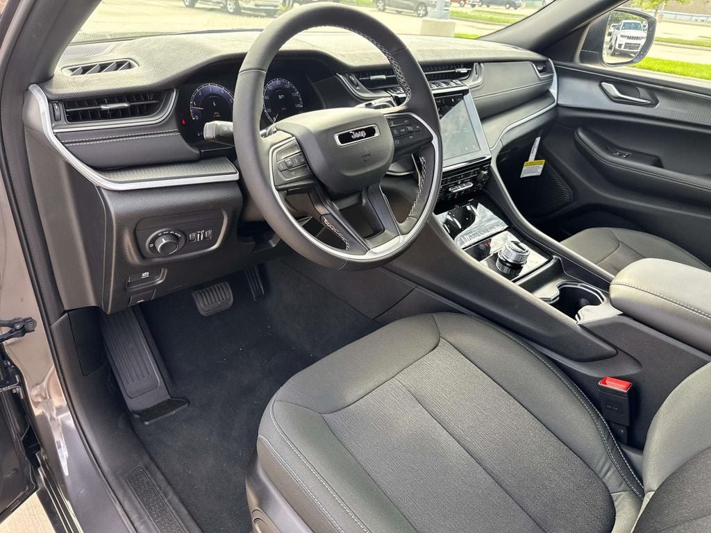 2025 Jeep Grand Cherokee GRAND CHEROKEE L LAREDO 4X2