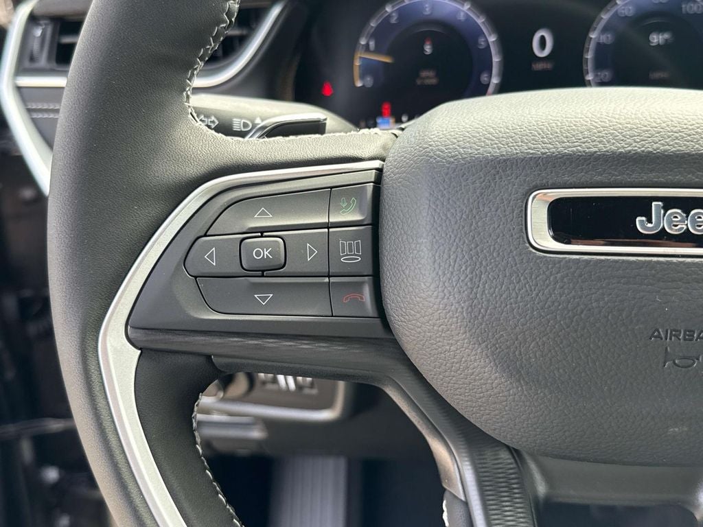 2025 Jeep Grand Cherokee GRAND CHEROKEE L LAREDO 4X2