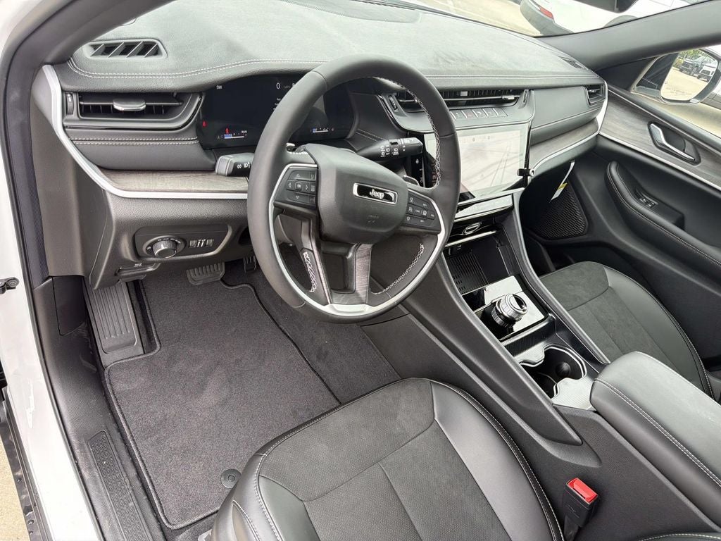 2026 Jeep Grand Cherokee GRAND CHEROKEE L LAREDO ALTITUDE 4X2