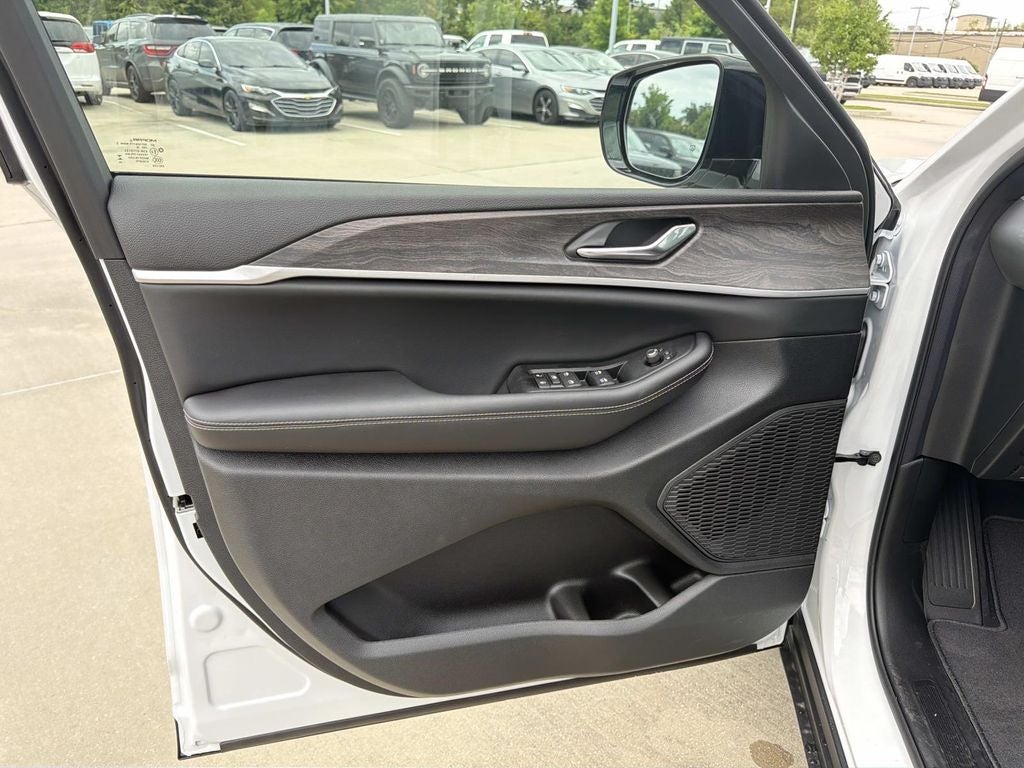 2026 Jeep Grand Cherokee GRAND CHEROKEE L LAREDO ALTITUDE 4X2