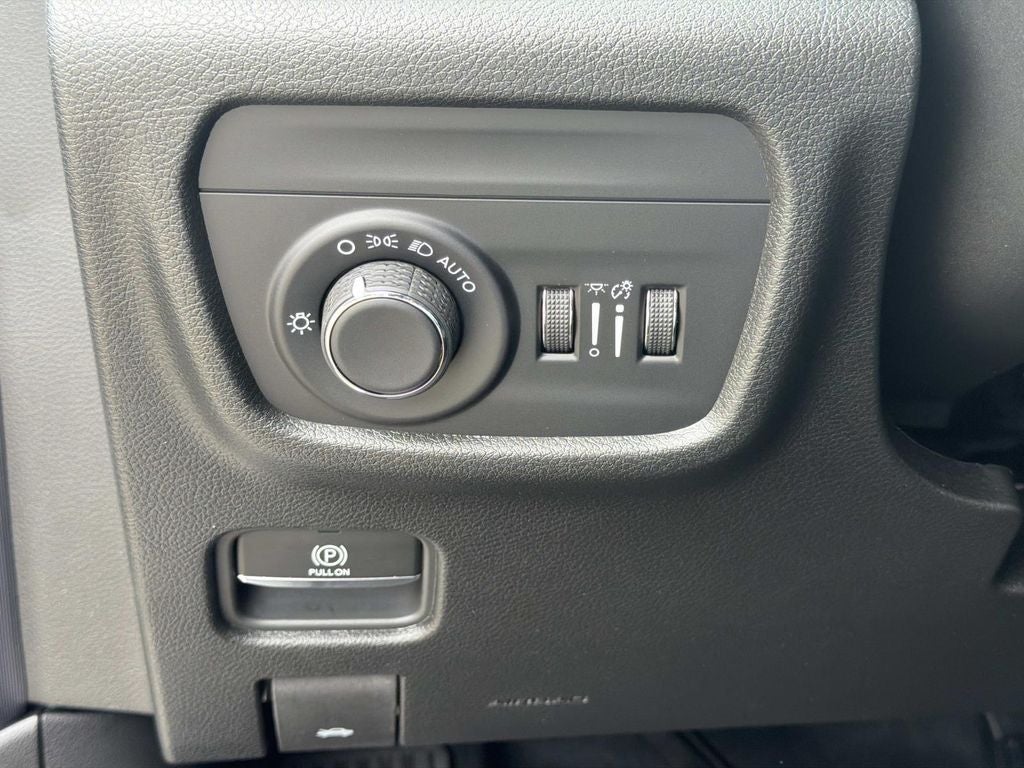 2026 Jeep Grand Cherokee GRAND CHEROKEE L LAREDO ALTITUDE 4X2