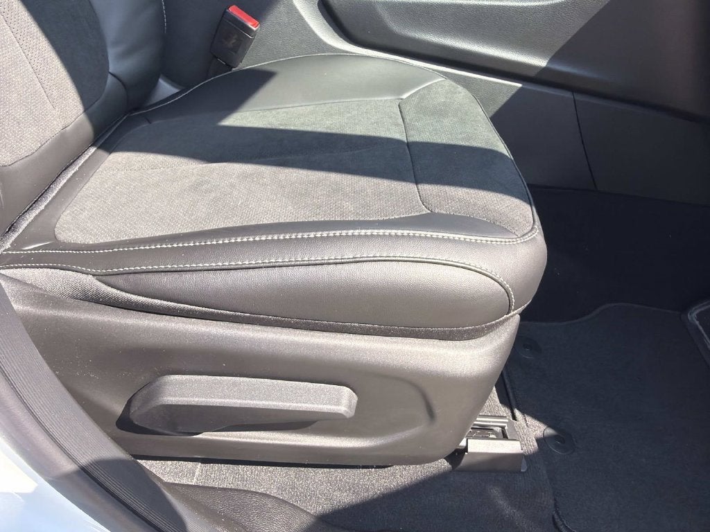 2027 Jeep Grand Cherokee Laredo Altitude