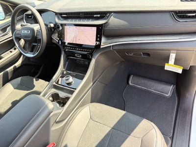 2027 Jeep Grand Cherokee Laredo Altitude