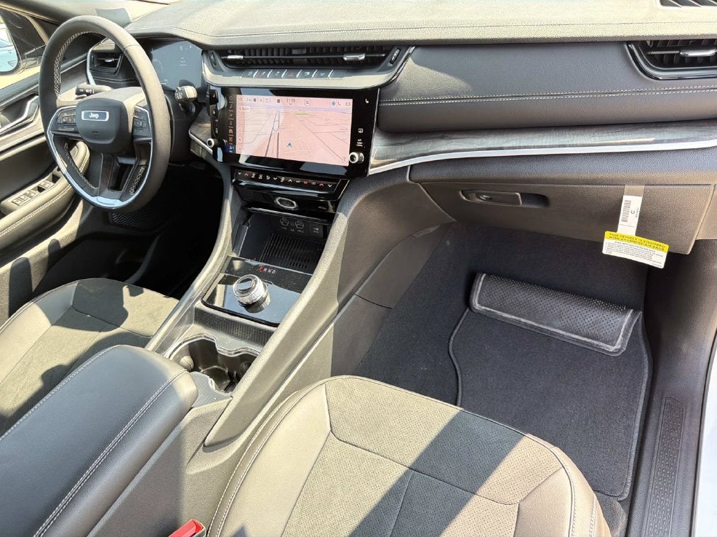 2027 Jeep Grand Cherokee Laredo Altitude
