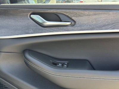 2027 Jeep Grand Cherokee Laredo Altitude