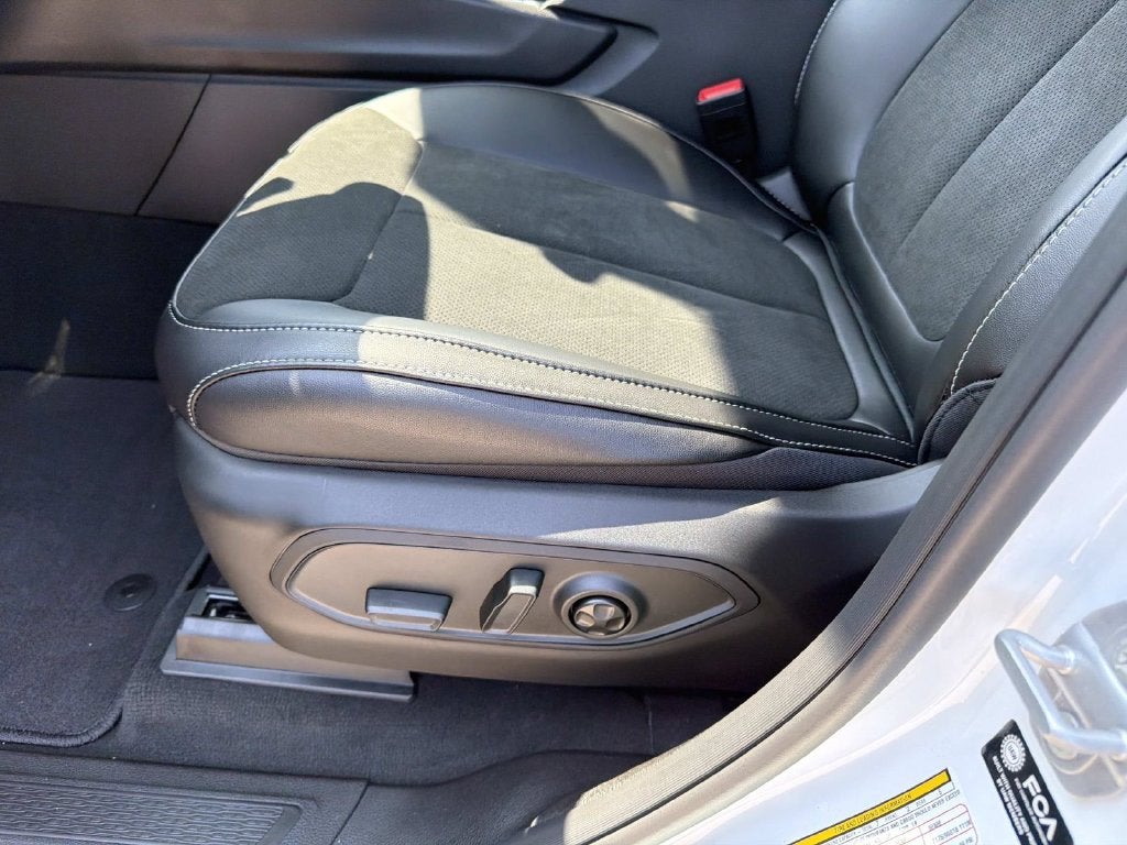 2027 Jeep Grand Cherokee Laredo Altitude