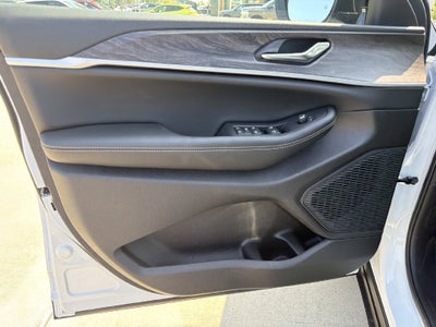 2027 Jeep Grand Cherokee Laredo Altitude