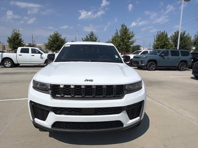 2027 Jeep Grand Cherokee Laredo Altitude