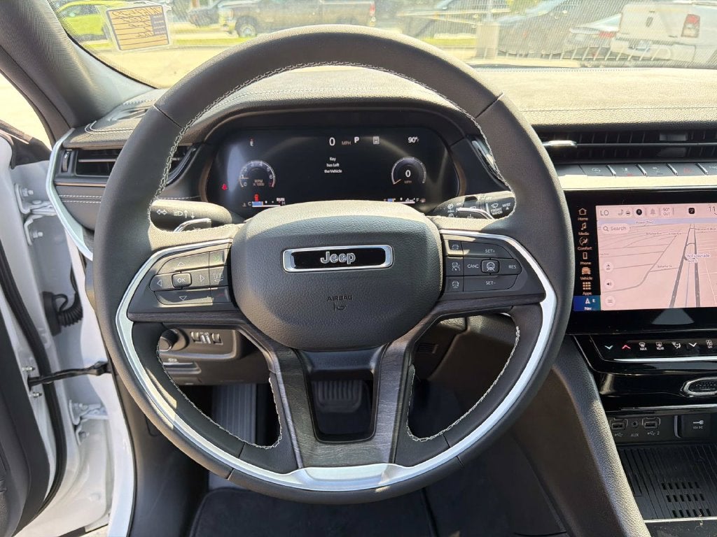 2027 Jeep Grand Cherokee Laredo Altitude