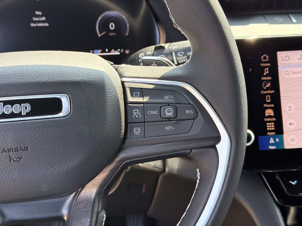 2027 Jeep Grand Cherokee Laredo Altitude