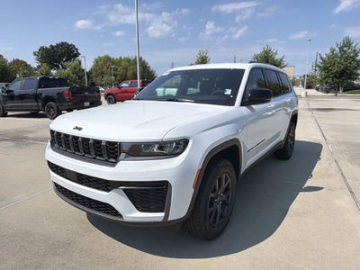 2027 Jeep Grand Cherokee Laredo Altitude