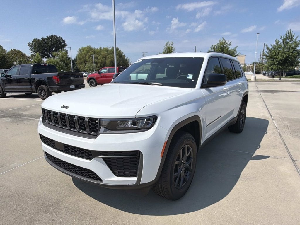 2027 Jeep Grand Cherokee Laredo Altitude