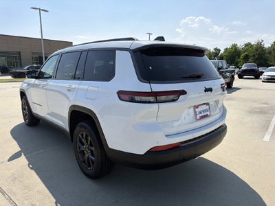 2027 Jeep Grand Cherokee Laredo Altitude