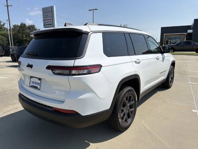 2027 Jeep Grand Cherokee Laredo Altitude