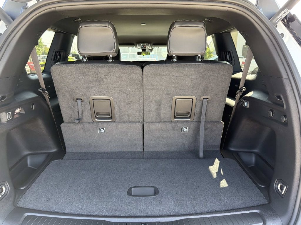 2027 Jeep Grand Cherokee Laredo Altitude
