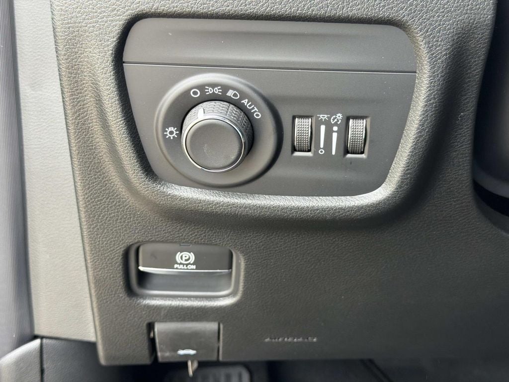 2026 Jeep Grand Cherokee GRAND CHEROKEE L LAREDO ALTITUDE 4X2