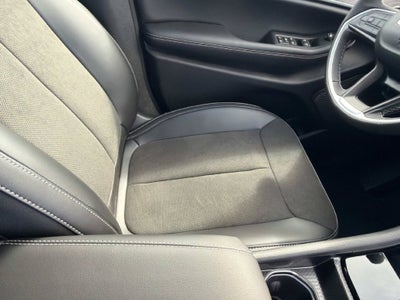 2027 Jeep Grand Cherokee Laredo Altitude