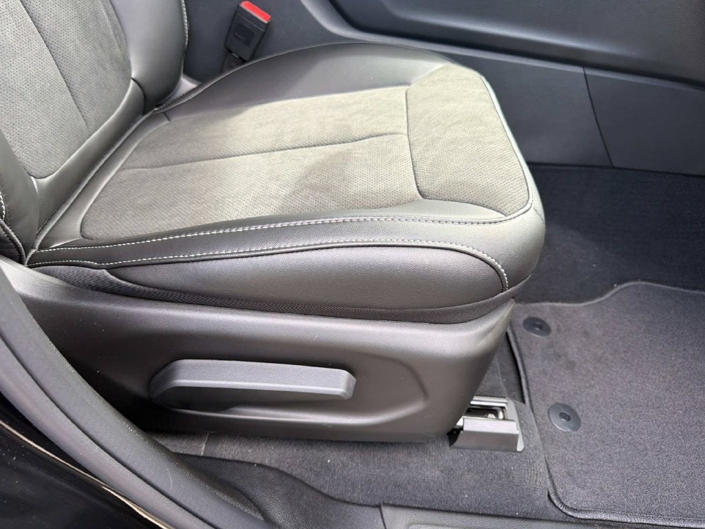 2027 Jeep Grand Cherokee Laredo Altitude