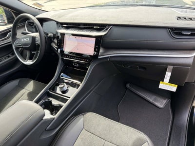 2027 Jeep Grand Cherokee Laredo Altitude