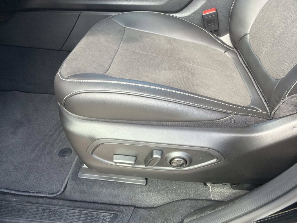 2027 Jeep Grand Cherokee Laredo Altitude