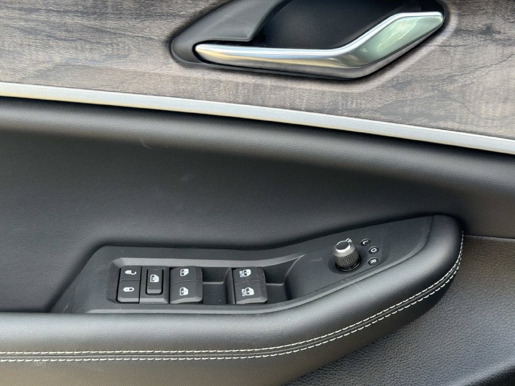 2027 Jeep Grand Cherokee Laredo Altitude