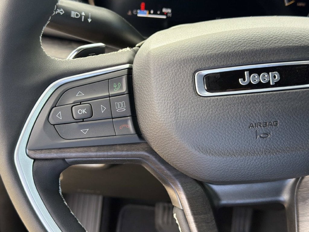 2027 Jeep Grand Cherokee Laredo Altitude